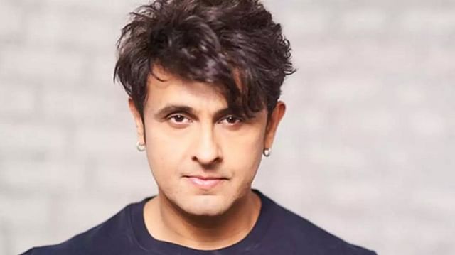 Sonu Nigam warns people against a scam woman who claims to be from his social media team and cheating his fans