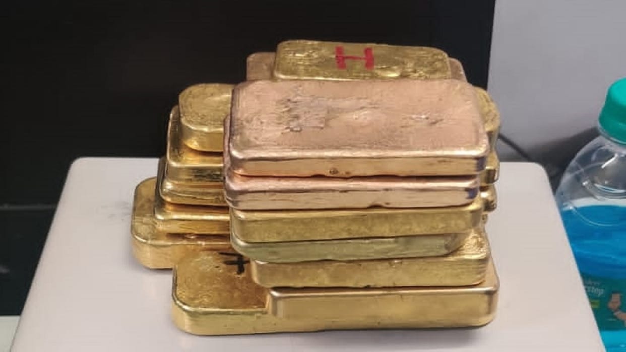 Lucknow: Customs caught gold worth 24 lakhs at the airport, had reached Amausi airport with gold from Dubai