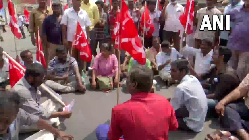 Bharat Bandh Strike Today Live Updates: Trade Unions and Bank Unions Call Nationwide Strike Know Why Bharat Bandh on 28 and 29 March News in Hindi