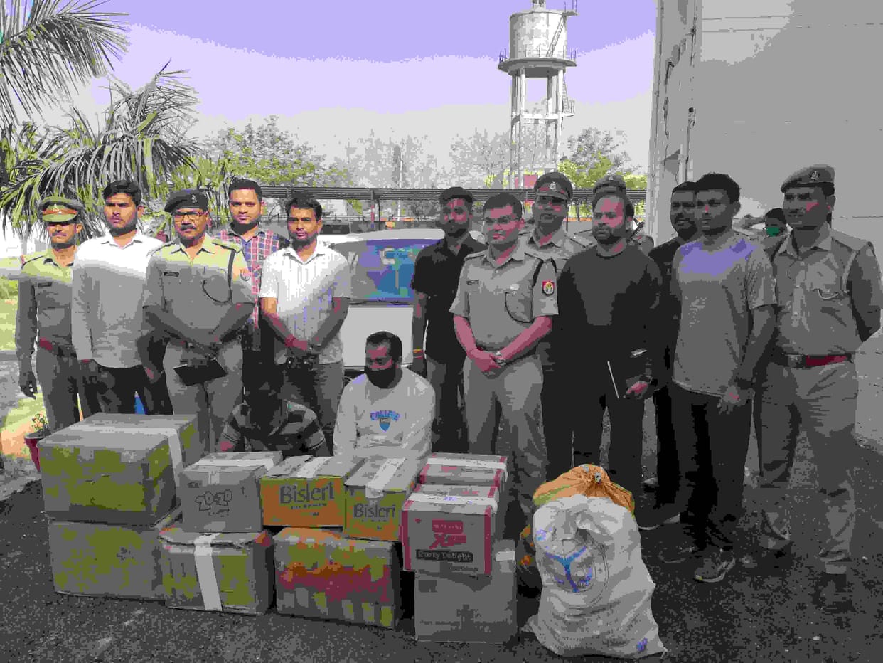 auraiya news,Inter-state smugglers of sandalwood and ganja arrested