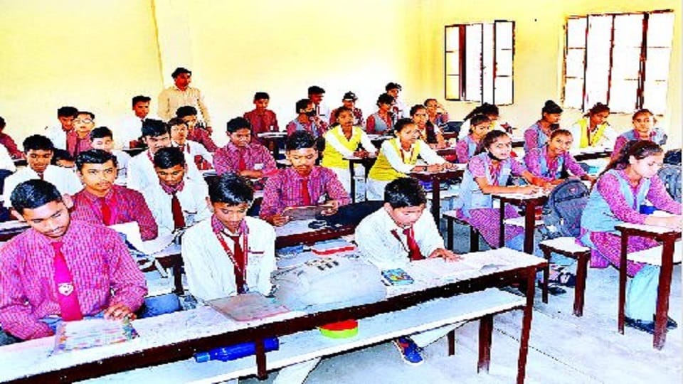 Amar Ujala Education Campaign Students learning by experimenting strengthening foundation of education after Corona pandemic