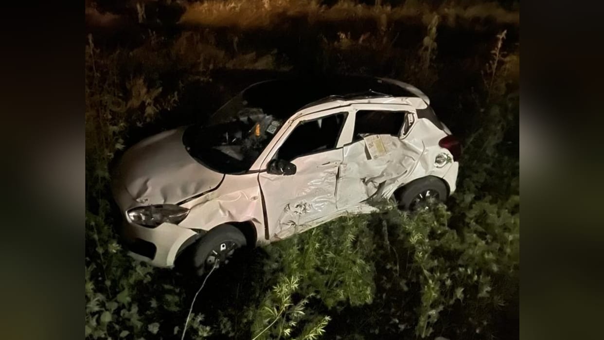 hapur two cars collides each other three died of a family few injured CM yogi condoles accident