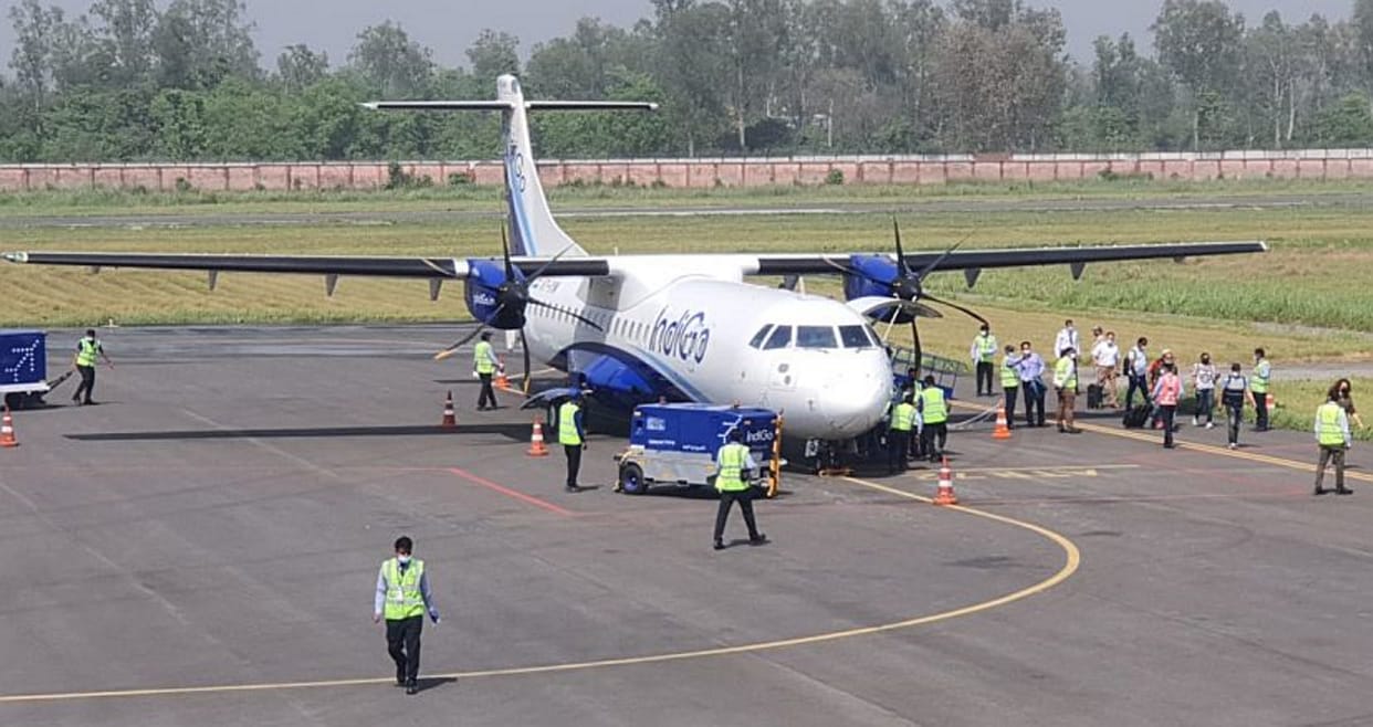 Varanasi Airport Malfunction in IndiGo flight from Varanasi to Delhi, passengers create ruckus