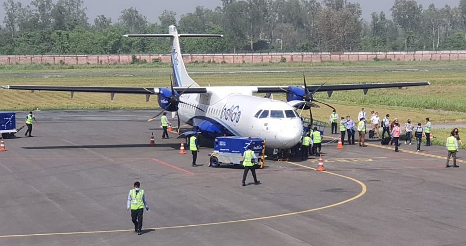 Indigo Airlines made rain to welcome passengers coming from Delhi, delhi-pantnagar-dehradun flight