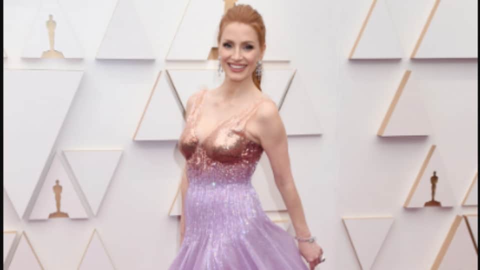 Oscars 2022 Red Carpet Jessica Chastain Alana Haim Kirsten Dunst Saniyya Sidney and Alana Haim look