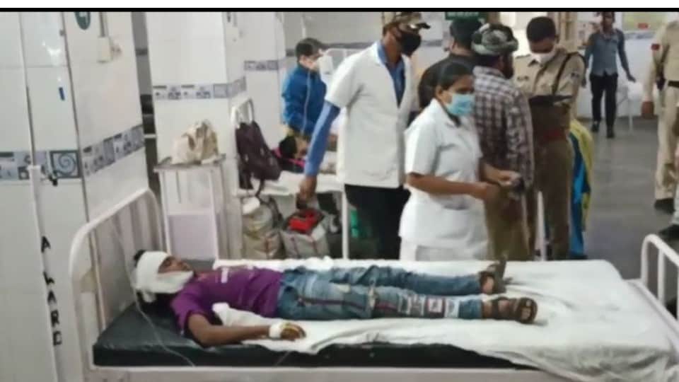Madhya Pradesh: Magic vehicle carrying school children overturns in Ujjain, driver killed, 18 children injured
