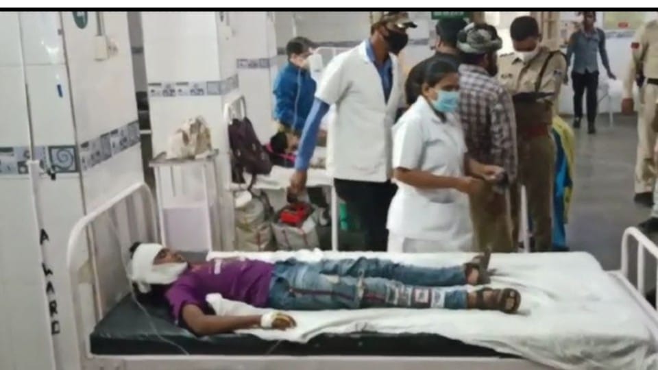 Madhya Pradesh: Magic vehicle carrying school children overturns in Ujjain, driver killed, 18 children injured
