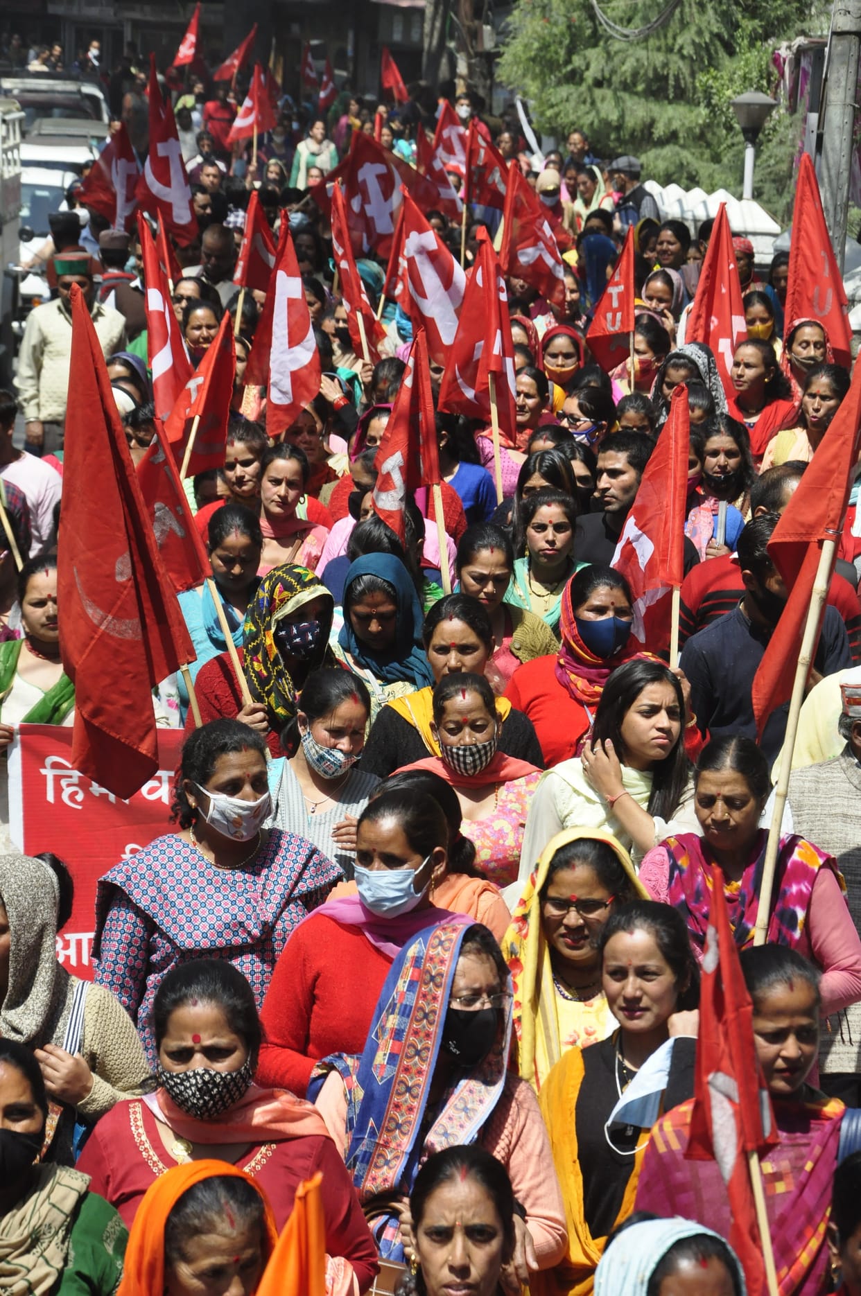 Hundreds of farmers-workers took to the streets