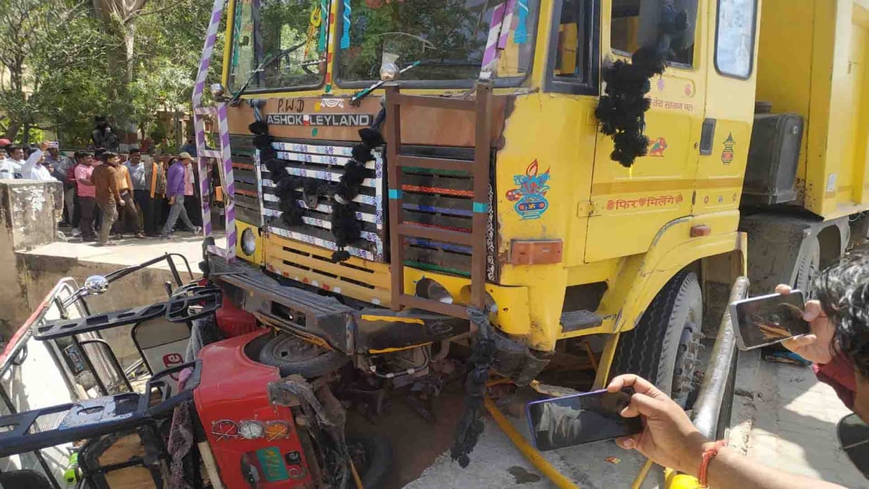 Big Road accident in Mahoba,Three Died and two injured