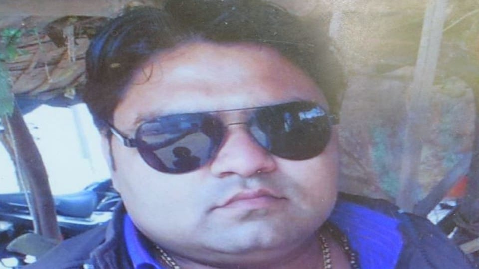 man died as unknown vehicle hit the bike and his daughter injured in mainpuri