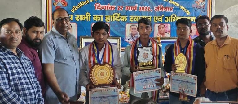 Anas and Yogendra were first in general knowledge competition
