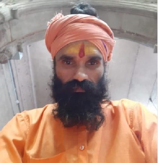young man died after being hit by an electric wire hanging a few steps away from the Shribanke Bihari temple mathura