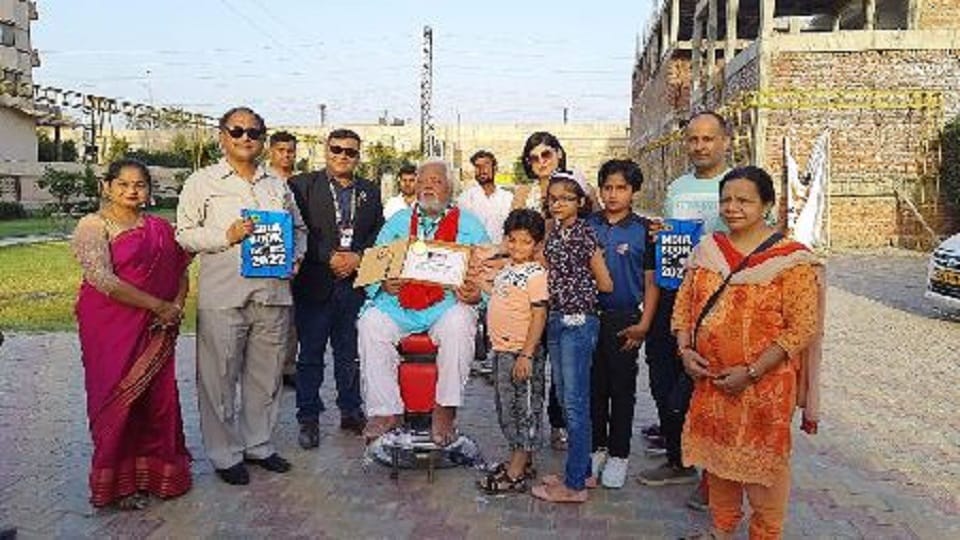 Jyotishacharya made a record of seeing the sun for 1 hour 26 minutes