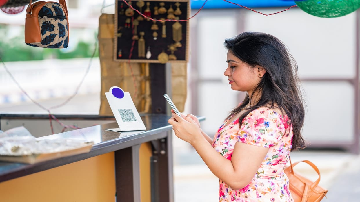 Pay with QR code in roadways buses, get ticket