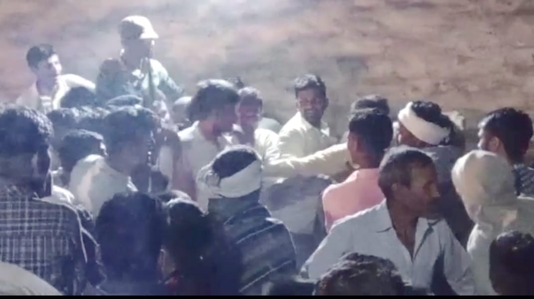 In the wedding ceremony, two parties clashed over the dance on the DJ