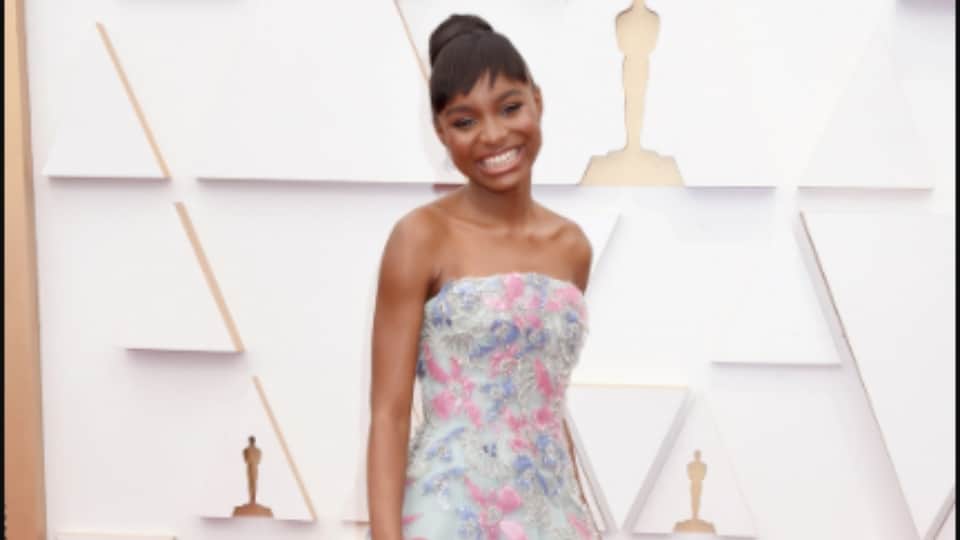 Oscars 2022 Red Carpet Jessica Chastain Alana Haim Kirsten Dunst Saniyya Sidney and Alana Haim look