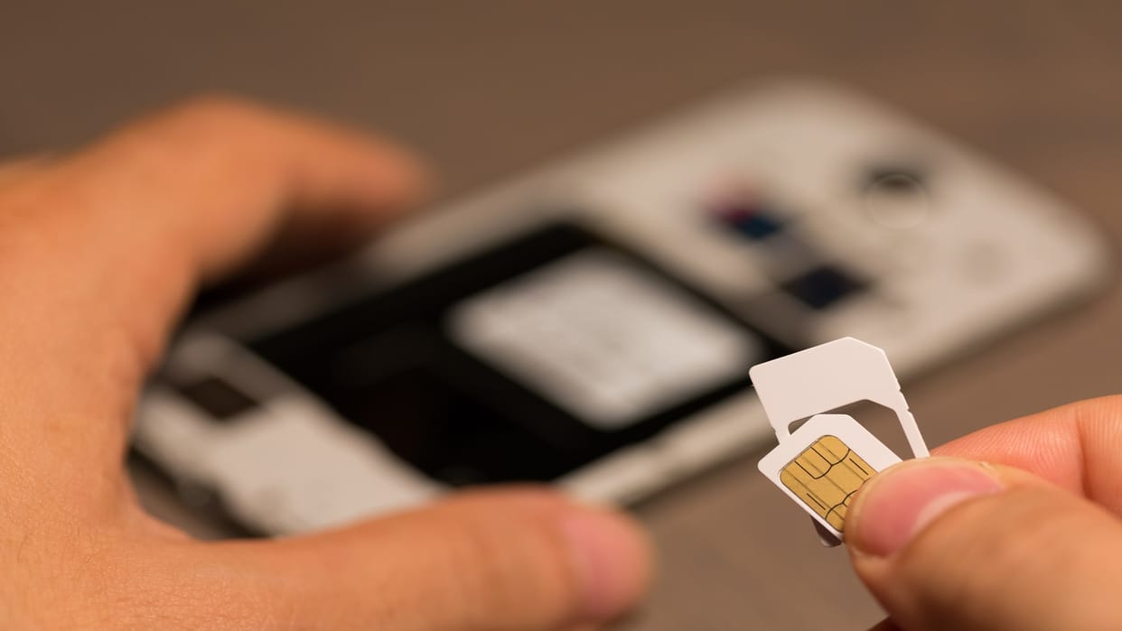 Cyber Fraud Know About Sim Swap Fraud and Its Prevention Tips in Hindi