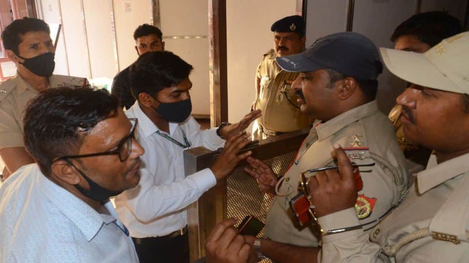 Breach in the security of Taj Mahal on Monday