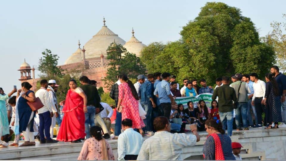 Breach in the security of Taj Mahal on Monday