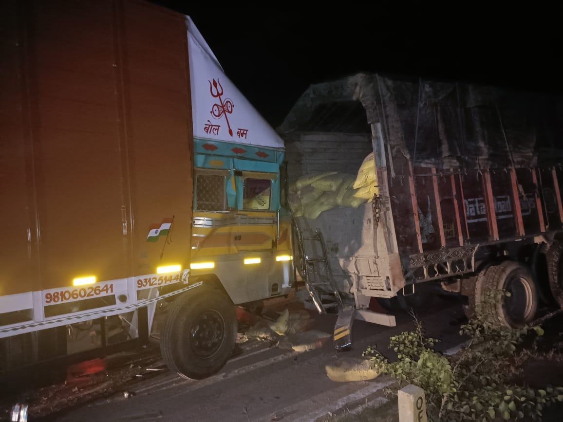The container collided from behind in a truck parked on the road, the driver died