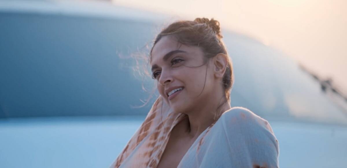 deepika padukone visited venice evening  with sister aneesha and mother