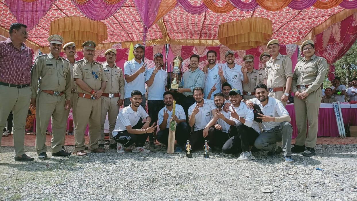 van mandal ponta sahib team win cricket pratiyogita  in dogri salwala panchyat