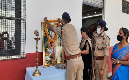 police ki paathshaala organised by amar ujala in varanasi students were advised do not hide if someone bothers you
