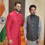 केंद्रीय मंत्री अनुराग ठाकुर और फिल्म अभिनेता रणवीर सिंह।