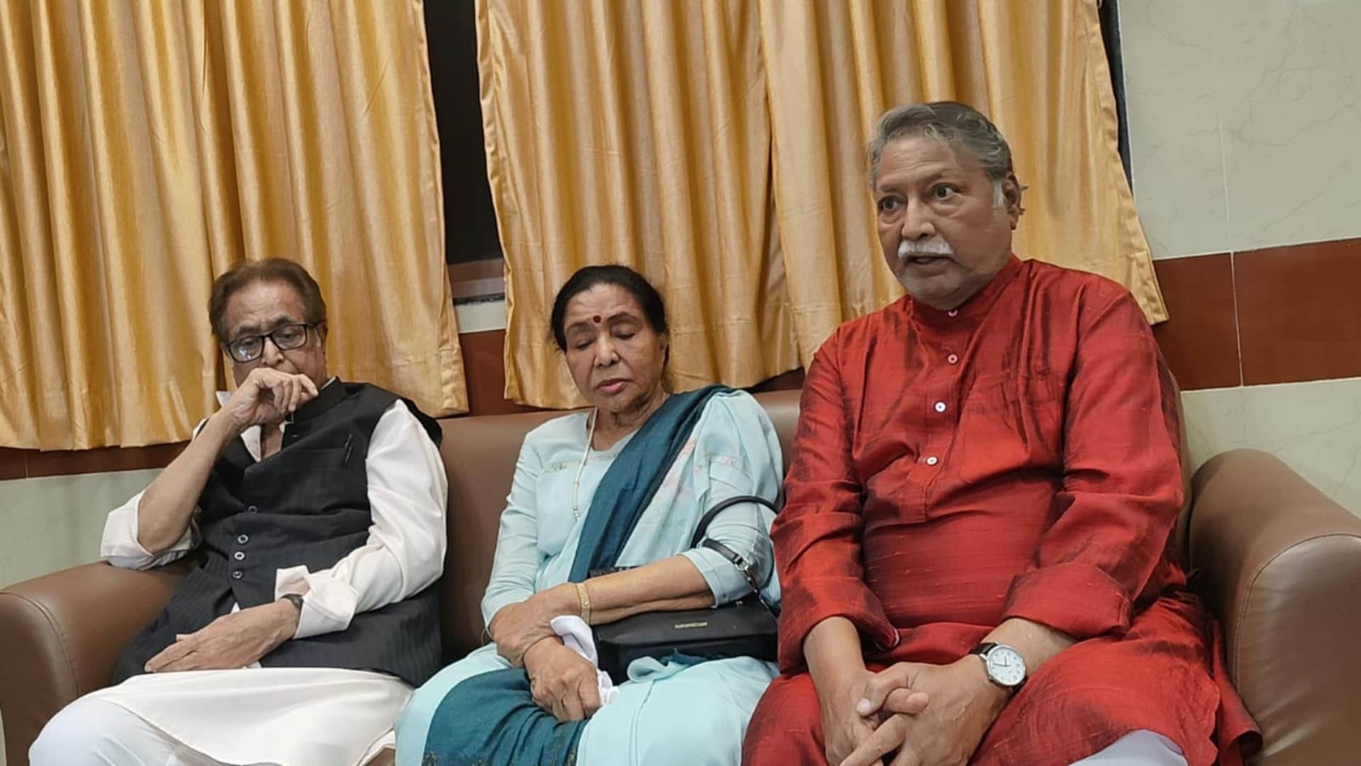 Lata Mangeshkar: Asha Bhosle gets emotional after remembering her elder sister said Now we have become orphans