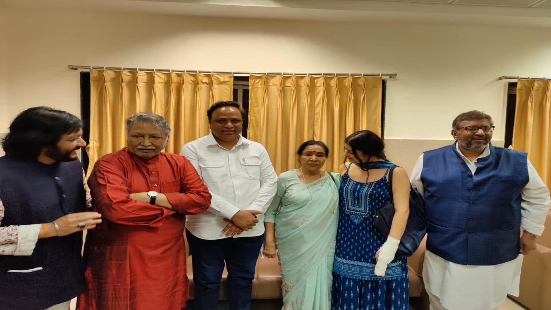 Lata Mangeshkar: Asha Bhosle gets emotional after remembering her elder sister said Now we have become orphans