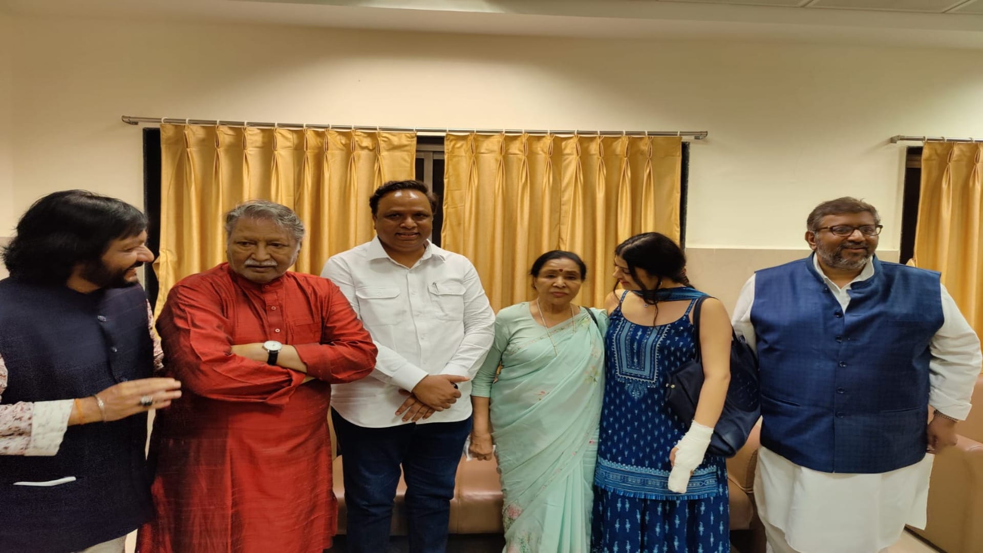 Lata Mangeshkar: Asha Bhosle gets emotional after remembering her elder sister said Now we have become orphans
