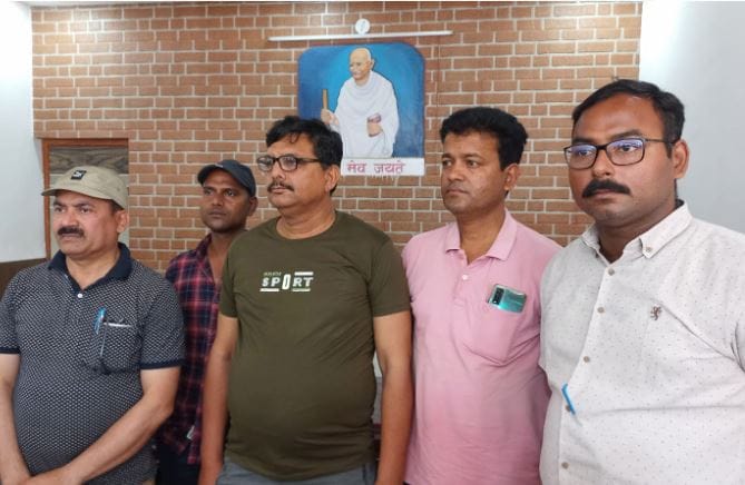 Action: anti-corruption caught  SI taking bribe to remove name from trial in Ghazipur