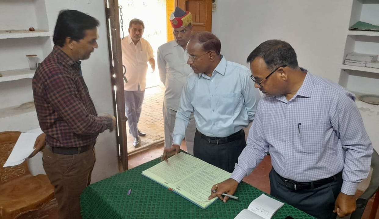 15 employees including BSA, Finance Accounts Officer were found absent