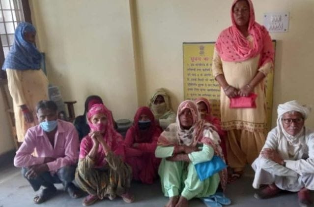Women roared in the block for daily wages
