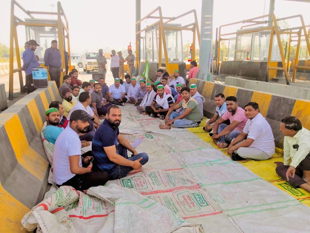 BKU workers got Chamarikheda toll free for two hours