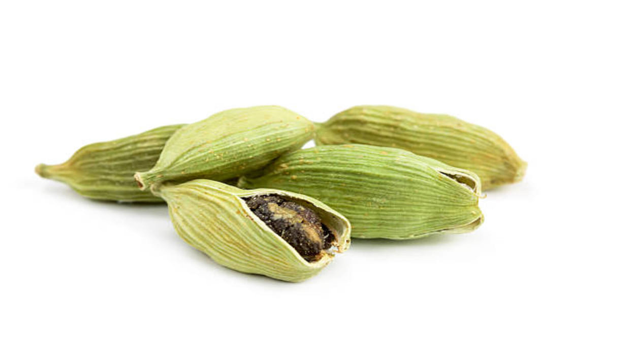 Astro Benefits of Cardamom Elaichi Ke Upay in Hindi