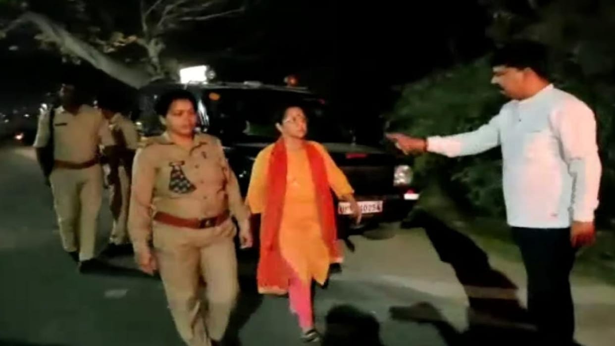 Mukhtar Ansari Ambulance Case Police arrested Dr Alka Rai with brother case was registered under forgery