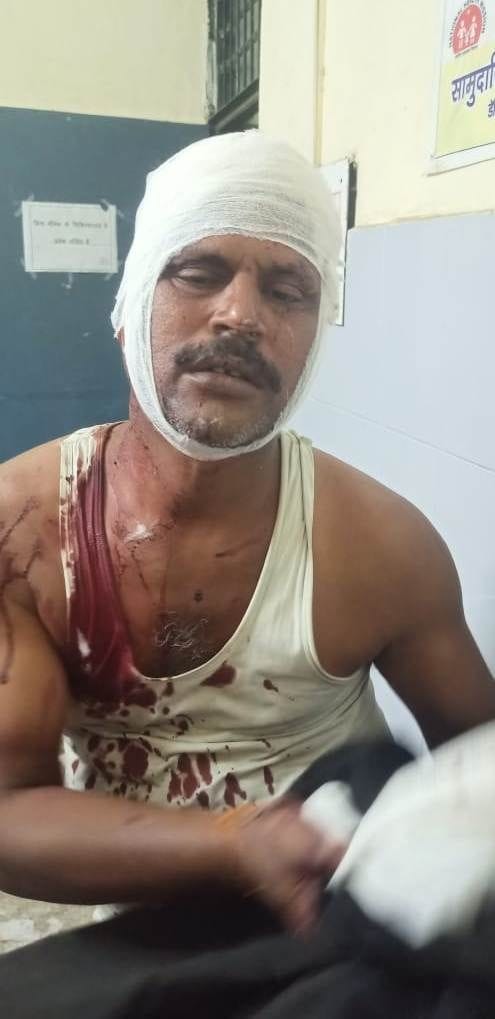 auraiya news,Potato laden truck collides with dumper on highway, two injured