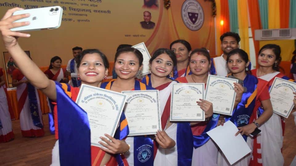 Most of the girls got medals in the DBRAU convocation in Agra