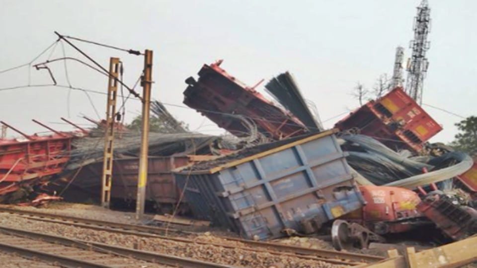 Chhattisgarh Two goods trains collided 18 bogies derailed no casualties