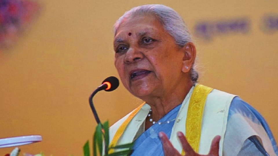 Lucknow: Governor reviewed the personnel cases of state universities, vice-chancellor should complete the work on time instead of accusations and counter-allegations.