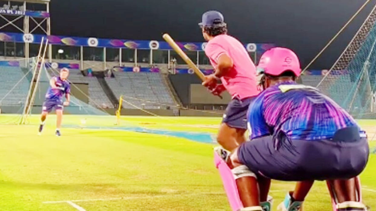 Video: Sanju Samson Receives Wicket keeping Training From Kumar Sangakkara Ahead Of Match Against Sunrisers hyderabad | IPL 2022