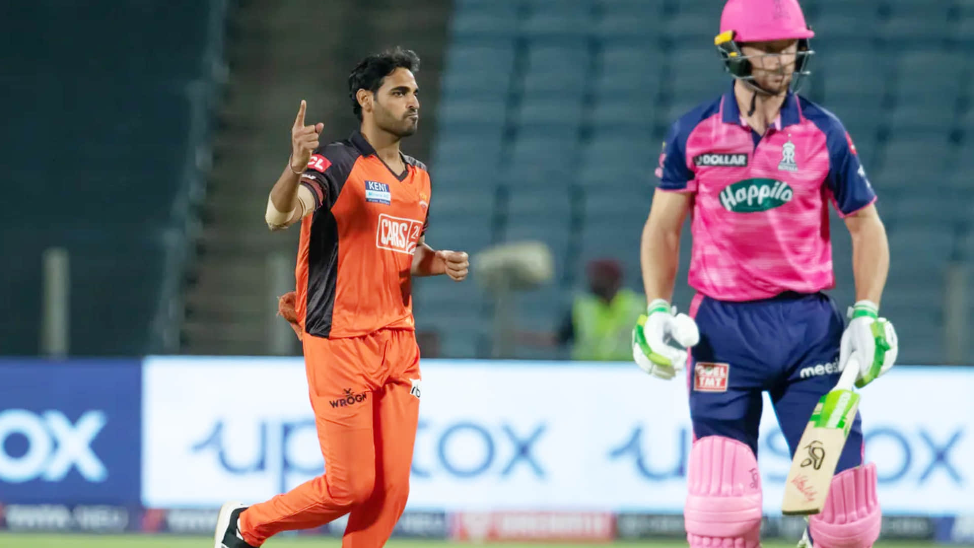 SRH vs RR IPL 2022: Photos of Yuzvendra Chahal Flying Kiss Celebration to wife Dhanashree; Posters of Shane Warne, Sanju Samson Hetmayer Pink Hair, Sunrisers Hyderabad vs Rajasthan Royals IPL 2022 Match Photos at Pune