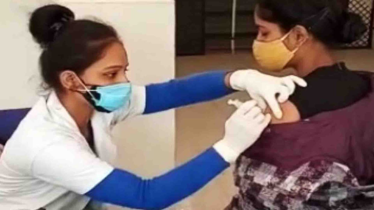 Amar Ujala Health Campaign, men and women together accomplished the goal of corona vaccination