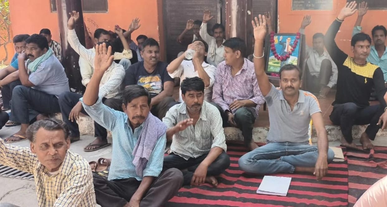 Safai Karamcharis sitting on strike demanding arrears of salary