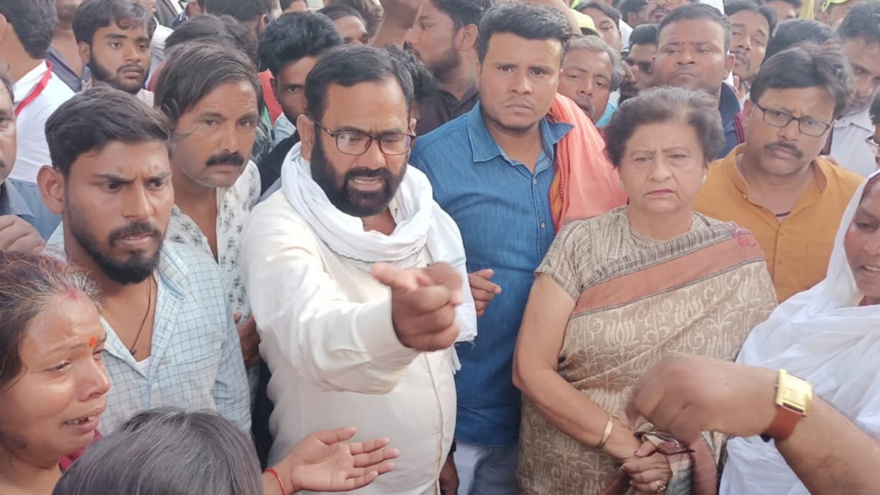 Two died because of poisonious gas in Sadatganj in Lucknow.