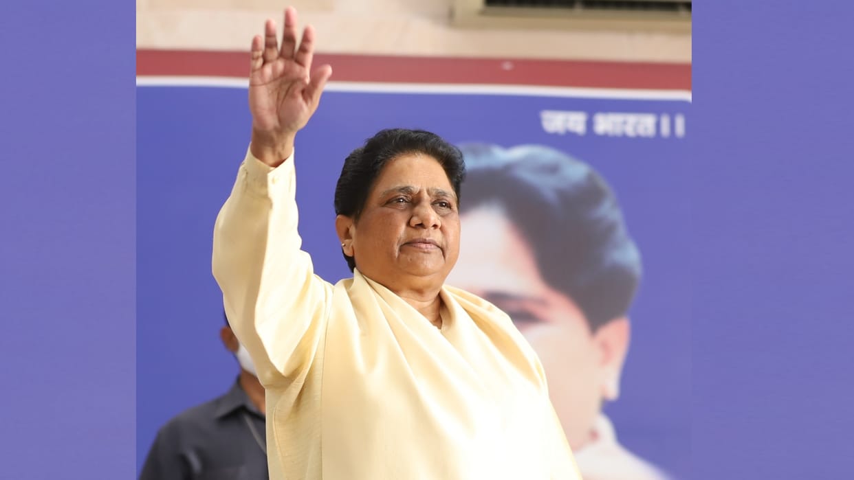 Mayawati made big changes in party for loksabha election 2024.