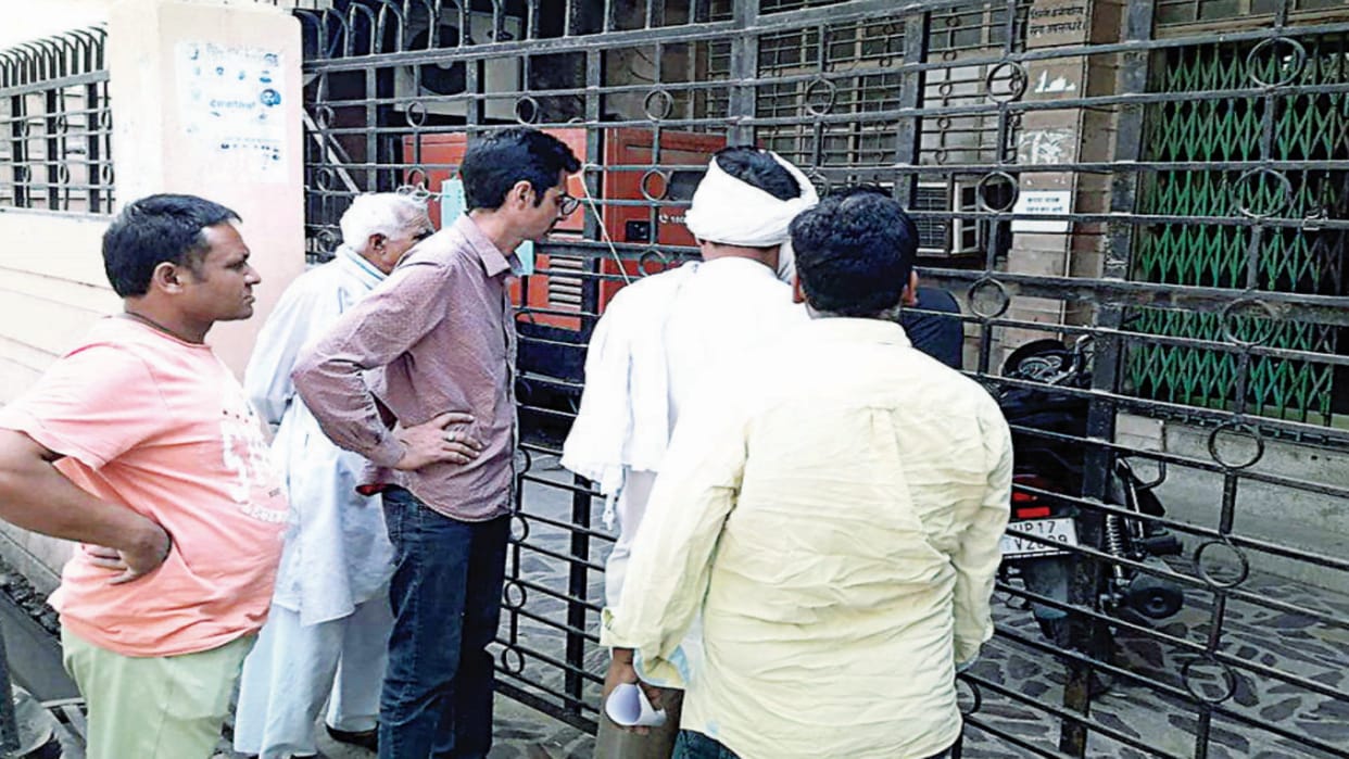 Opposition to privatization: Did not get money for treatment of nephew due to strike, uncle kept wandering