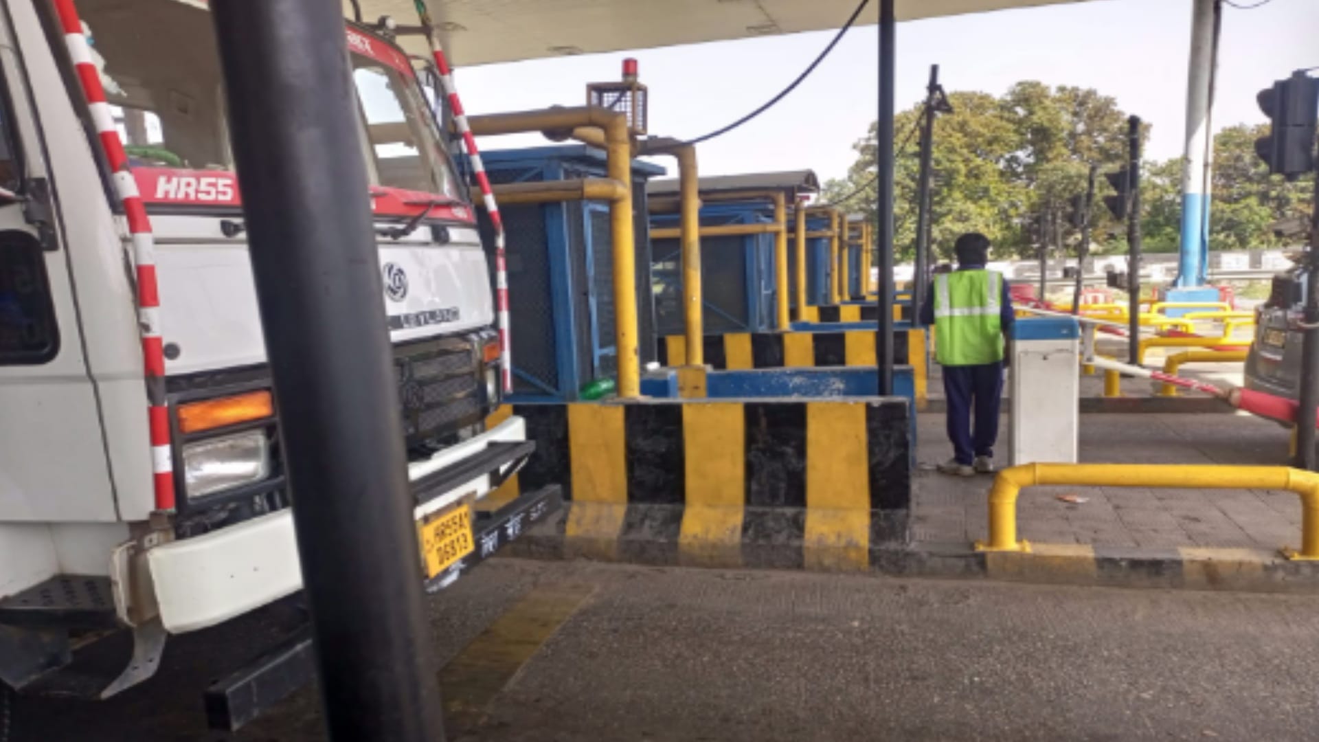 Meerut News: BKU leaders have protest on Sivaya toll plaza after arrested many of officers of bhakiyu by Muzaffarnagar police