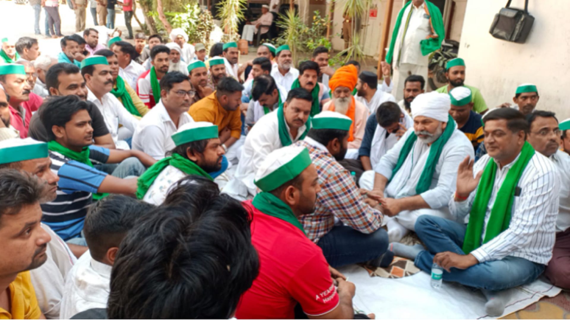 Meerut News: BKU leaders have protest on Sivaya toll plaza after arrested many of officers of bhakiyu by Muzaffarnagar police